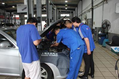 聯(lián)合走訪實(shí)踐點(diǎn) 不畏酷暑進(jìn)車間